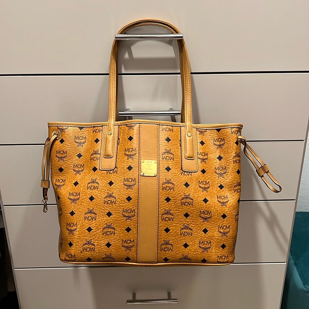 MCM Medium Liz Shopper Tote with Pouch